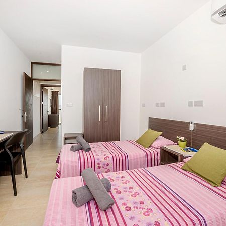 Summer Breeze Penthouse With Private Hot Tub & Terrace With Panoramic Views, By Getawaysmalta المليحة المظهر الخارجي الصورة
