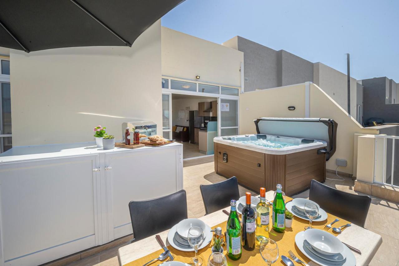 Summer Breeze Penthouse With Private Hot Tub & Terrace With Panoramic Views, By Getawaysmalta المليحة المظهر الخارجي الصورة