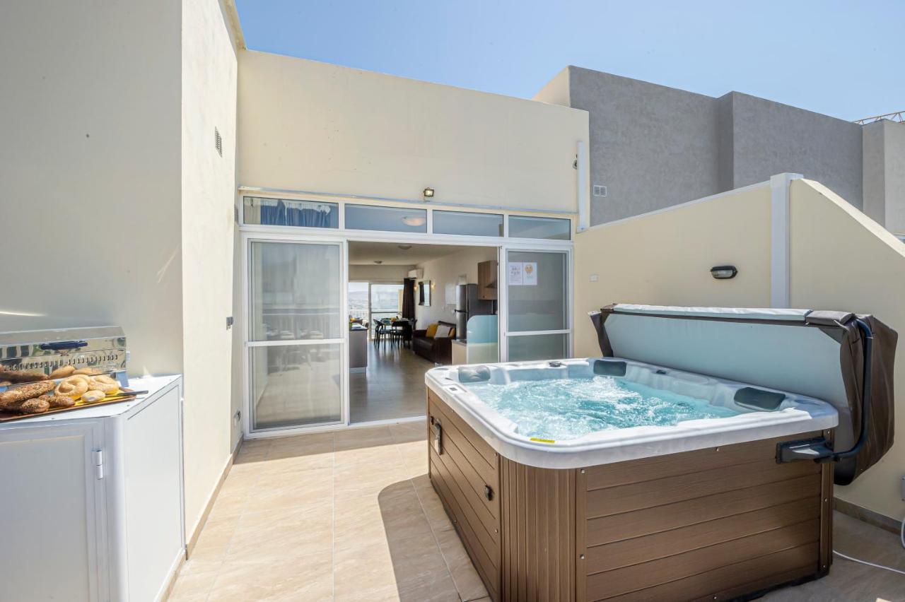 Summer Breeze Penthouse With Private Hot Tub & Terrace With Panoramic Views, By Getawaysmalta المليحة المظهر الخارجي الصورة