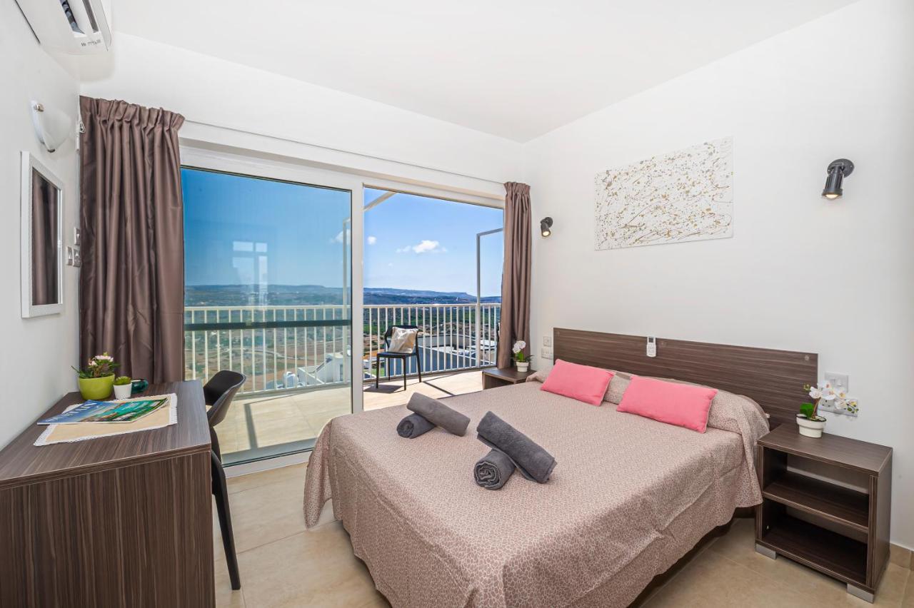 Summer Breeze Penthouse With Private Hot Tub & Terrace With Panoramic Views, By Getawaysmalta المليحة المظهر الخارجي الصورة