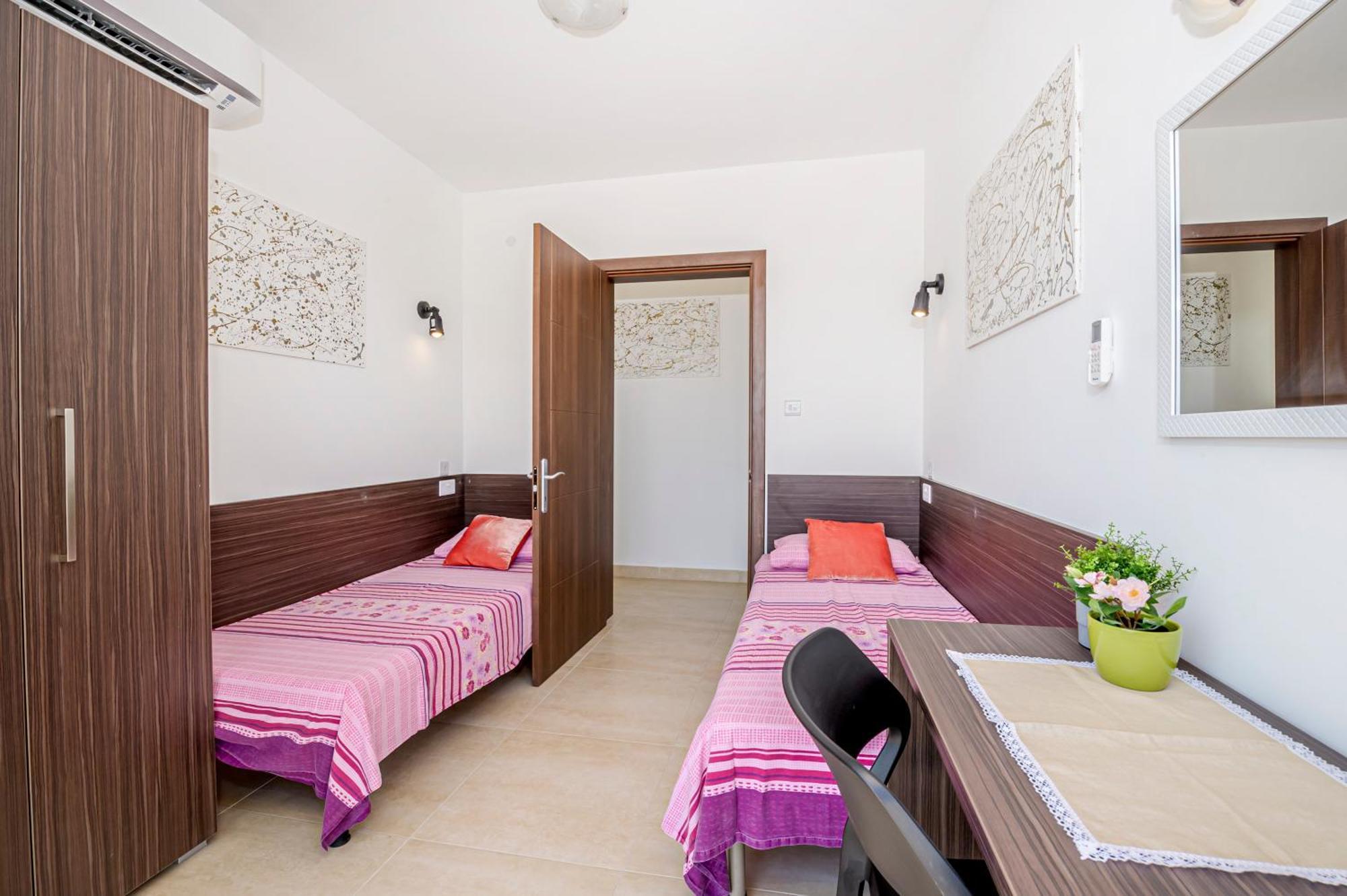Summer Breeze Penthouse With Private Hot Tub & Terrace With Panoramic Views, By Getawaysmalta المليحة المظهر الخارجي الصورة