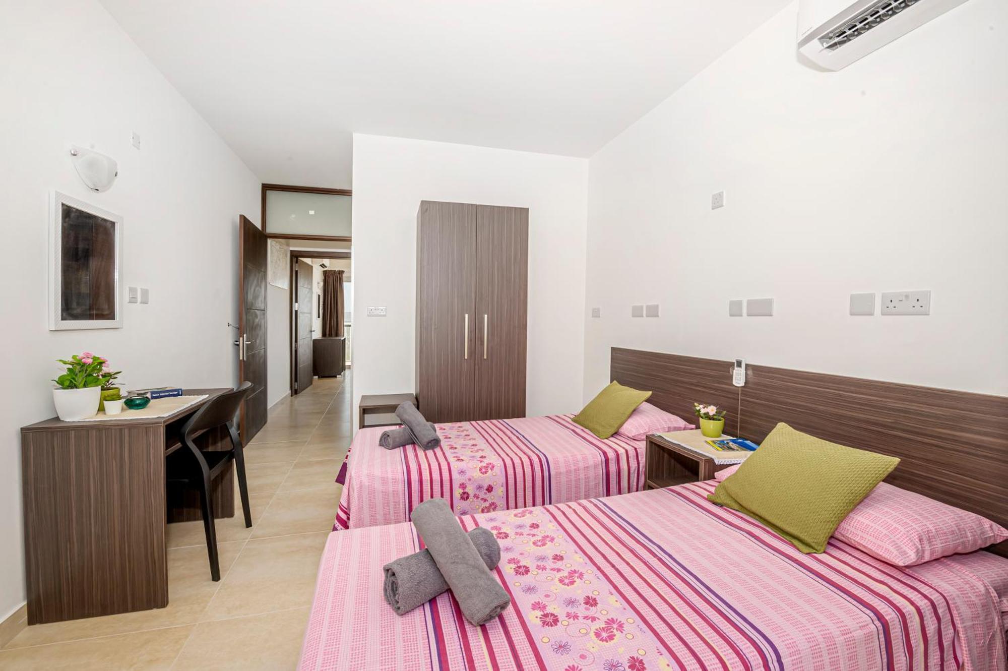 Summer Breeze Penthouse With Private Hot Tub & Terrace With Panoramic Views, By Getawaysmalta المليحة المظهر الخارجي الصورة